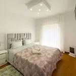 Rua Professora Virgilia Bloco A Porta N 2 1 Esq Daire Nazaré