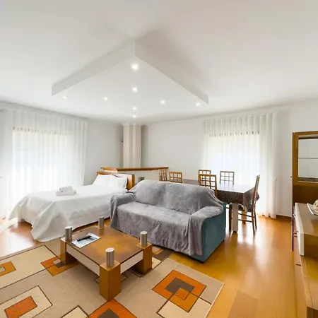 Rua Professora Virgilia Bloco A Porta N 2 1 Esq Apartment